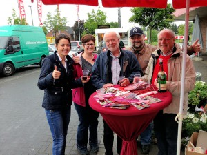 Ralph-Erich Hildebrandt zusammen mit Ina Grothe, Ingo Stolz und Horst Fischer am Stand in Allerheiligen